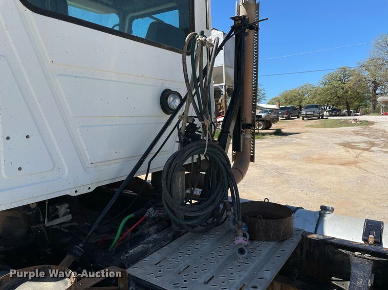 image for item MM9483 2013 Mack CHU613  semi truck