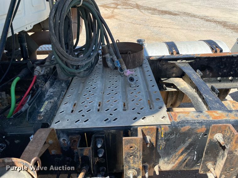 image for item MM9483 2013 Mack CHU613  semi truck