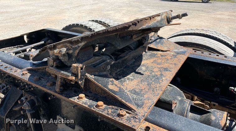 image for item MM9483 2013 Mack CHU613  semi truck