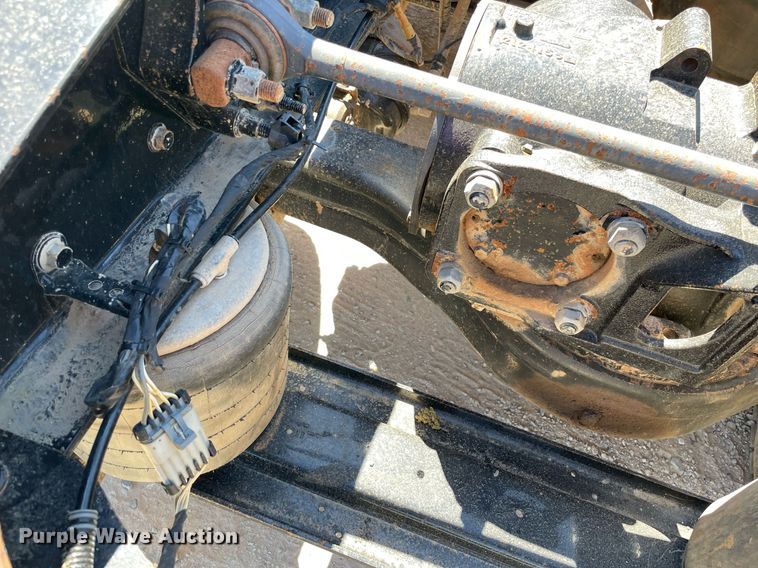 image for item MM9483 2013 Mack CHU613  semi truck