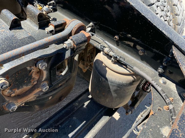 image for item MM9483 2013 Mack CHU613  semi truck