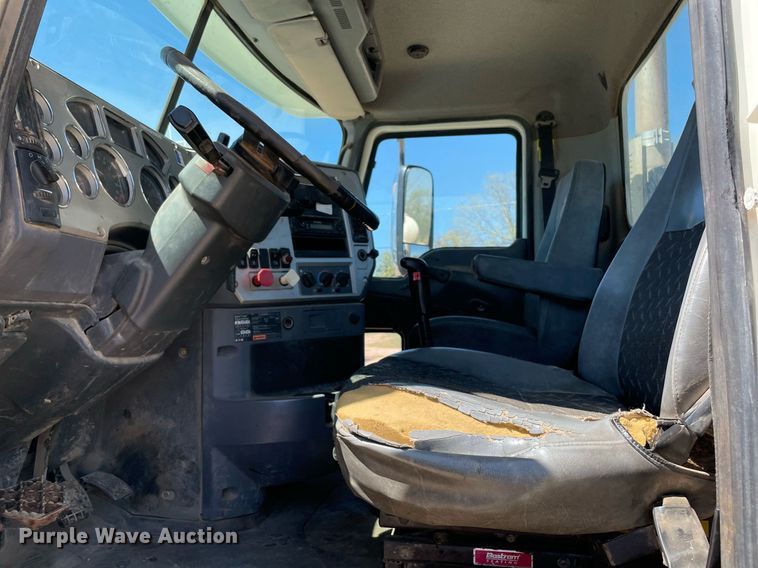 image for item MM9483 2013 Mack CHU613  semi truck