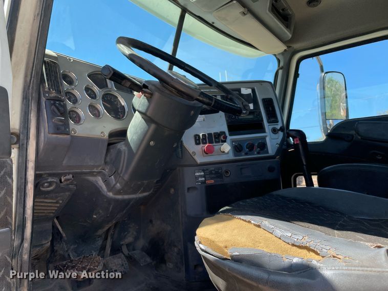 image for item MM9483 2013 Mack CHU613  semi truck