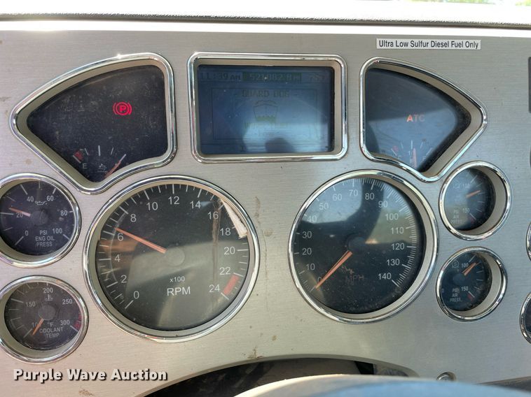 image for item MM9483 2013 Mack CHU613  semi truck