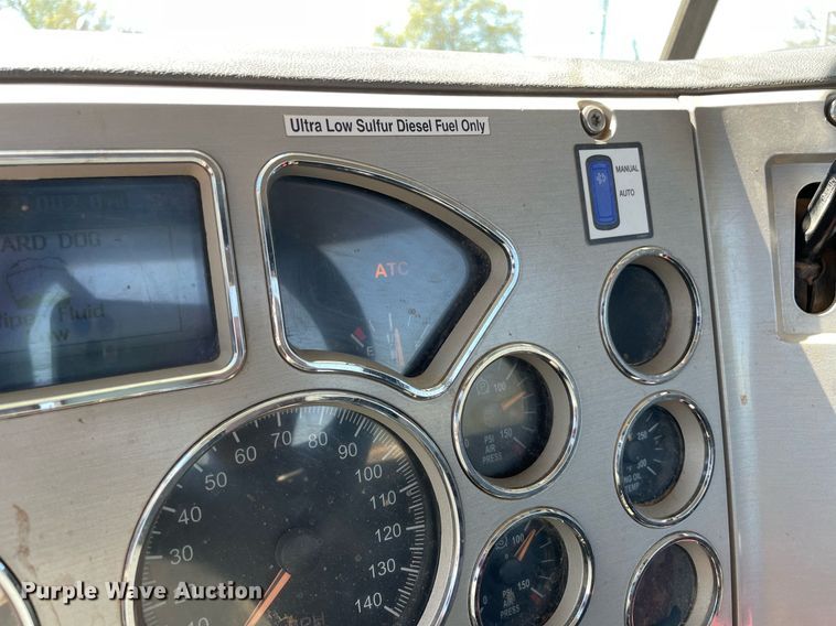 image for item MM9483 2013 Mack CHU613  semi truck