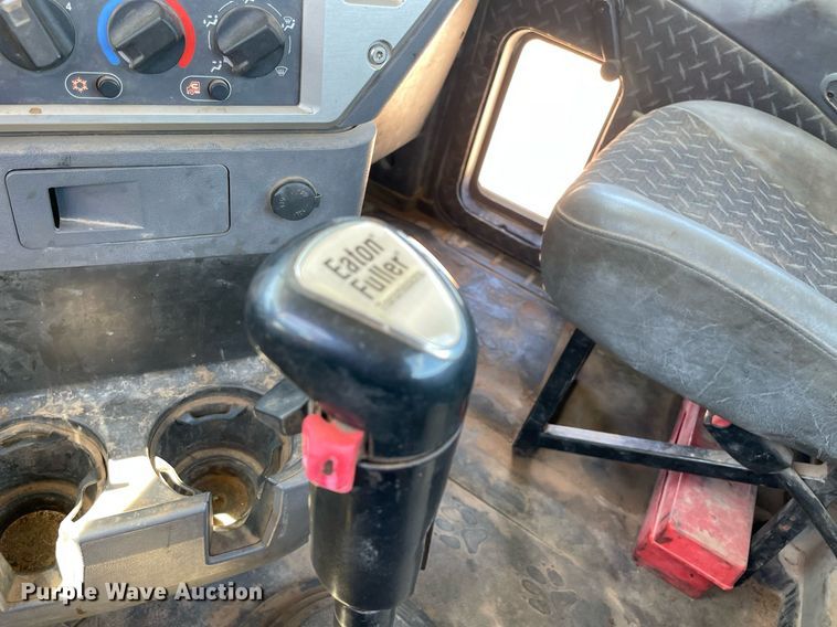 image for item MM9483 2013 Mack CHU613  semi truck