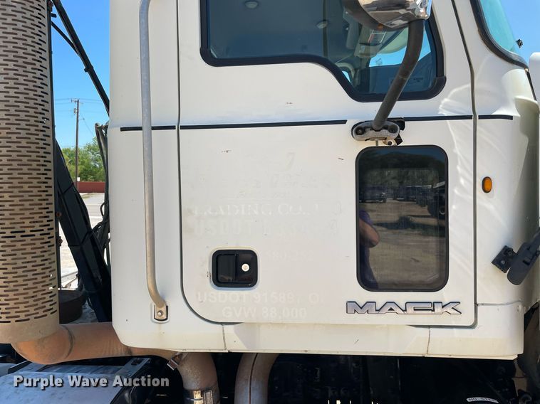 image for item MM9483 2013 Mack CHU613  semi truck