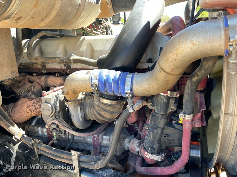 image for item MM9483 2013 Mack CHU613  semi truck