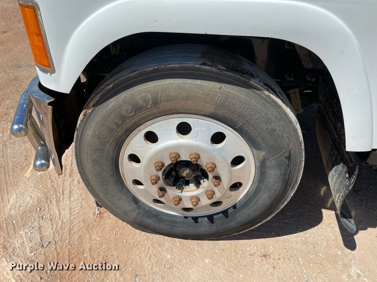 image for item MM9483 2013 Mack CHU613  semi truck