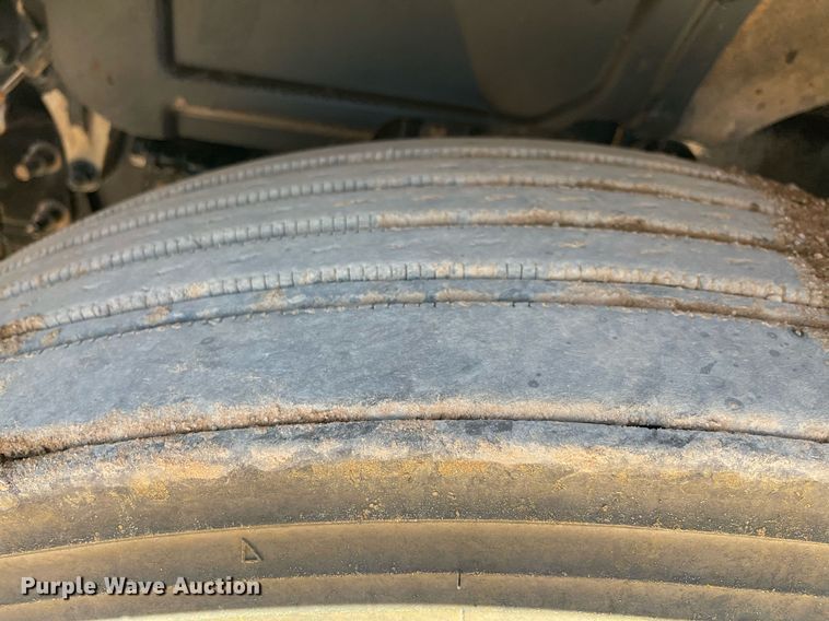 image for item MM9483 2013 Mack CHU613  semi truck