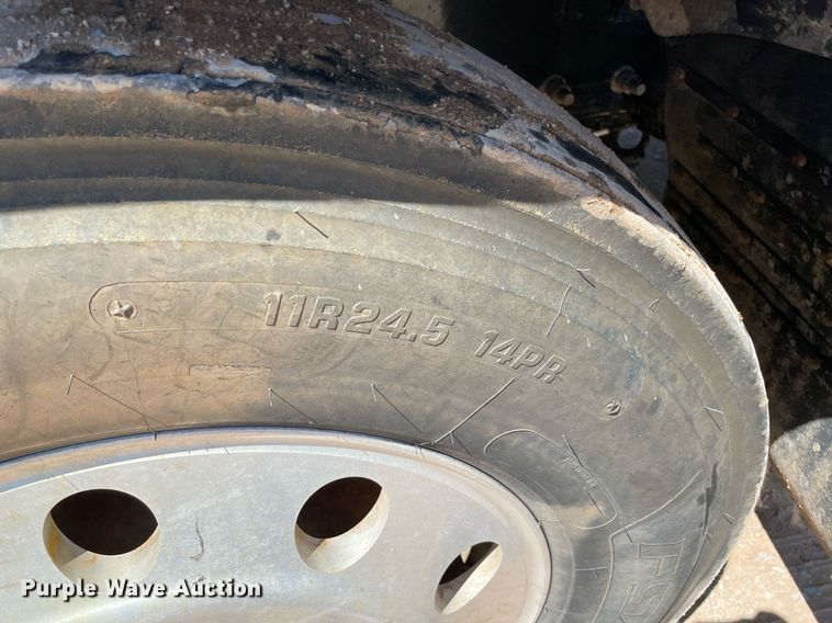 image for item MM9483 2013 Mack CHU613  semi truck