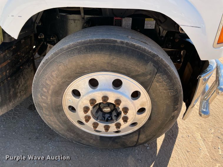 image for item MM9483 2013 Mack CHU613  semi truck