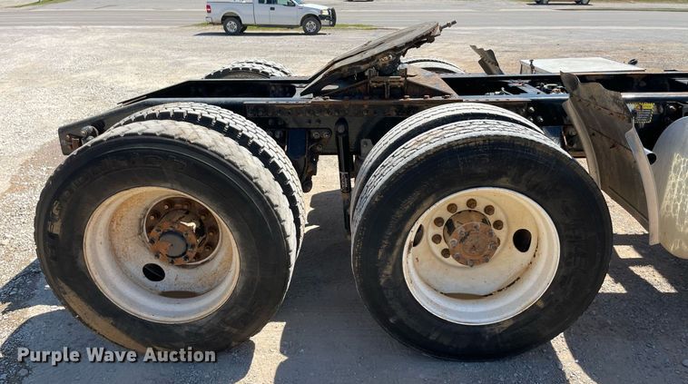 image for item MM9483 2013 Mack CHU613  semi truck