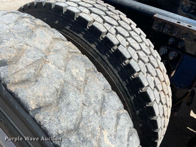 image for item MM9483 2013 Mack CHU613  semi truck