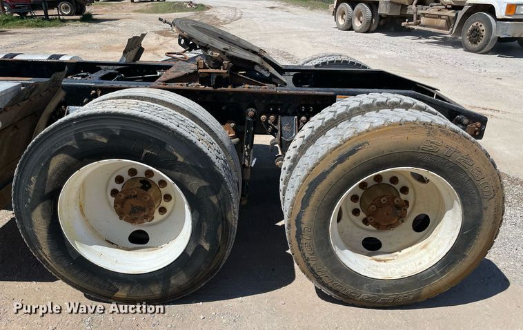 image for item MM9483 2013 Mack CHU613  semi truck