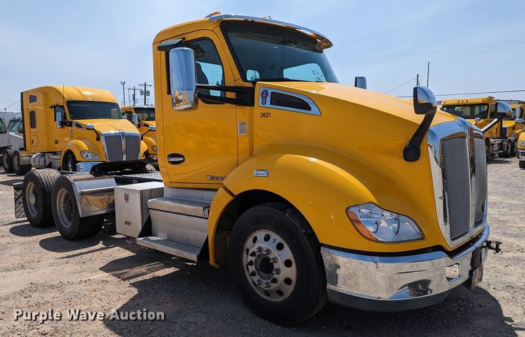 image for item MN9956 2019 Kenworth T680  semi truck