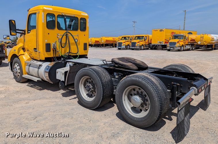 image for item MN9956 2019 Kenworth T680  semi truck