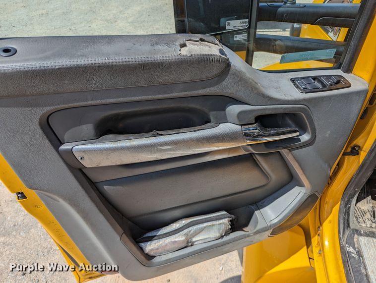 image for item MN9956 2019 Kenworth T680  semi truck