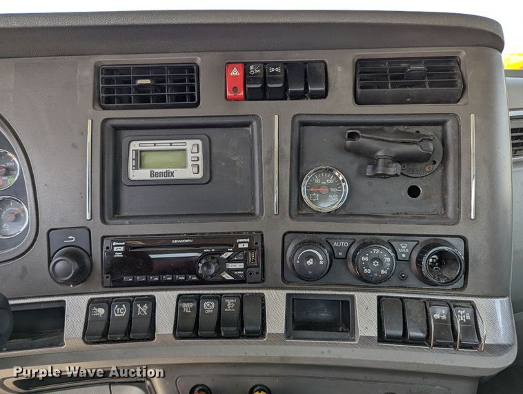 image for item MN9956 2019 Kenworth T680  semi truck