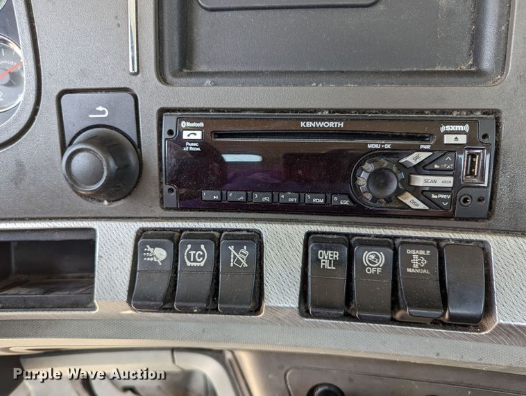 image for item MN9956 2019 Kenworth T680  semi truck