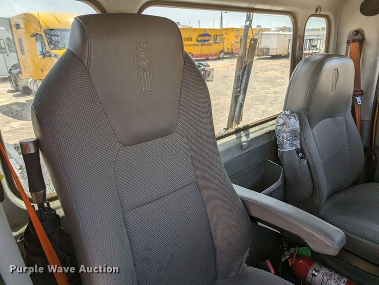 image for item MN9956 2019 Kenworth T680  semi truck