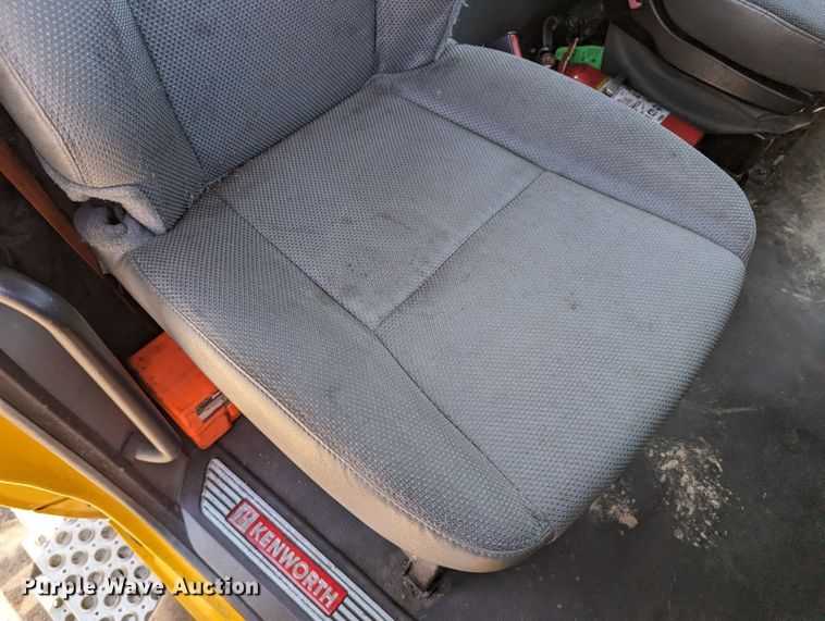 image for item MN9956 2019 Kenworth T680  semi truck