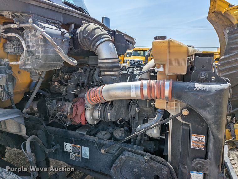 image for item MN9956 2019 Kenworth T680  semi truck