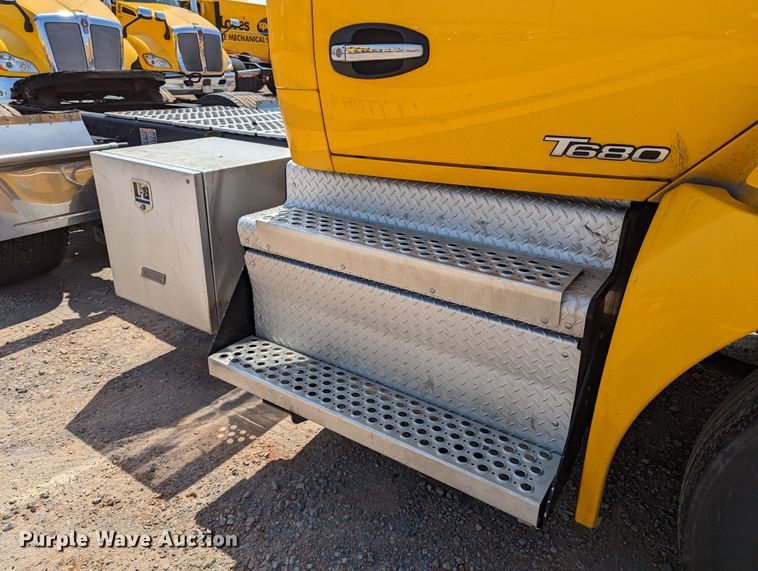 image for item MN9956 2019 Kenworth T680  semi truck