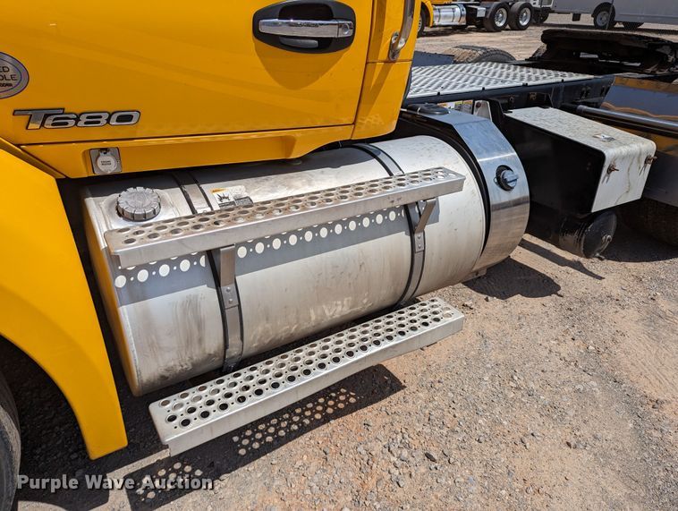 image for item MN9956 2019 Kenworth T680  semi truck