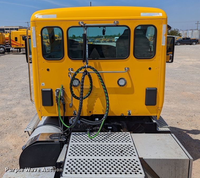 image for item MN9956 2019 Kenworth T680  semi truck