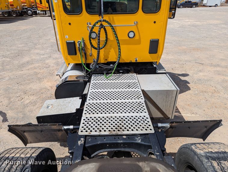 image for item MN9956 2019 Kenworth T680  semi truck