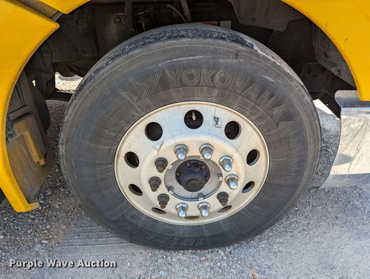 image for item MN9956 2019 Kenworth T680  semi truck