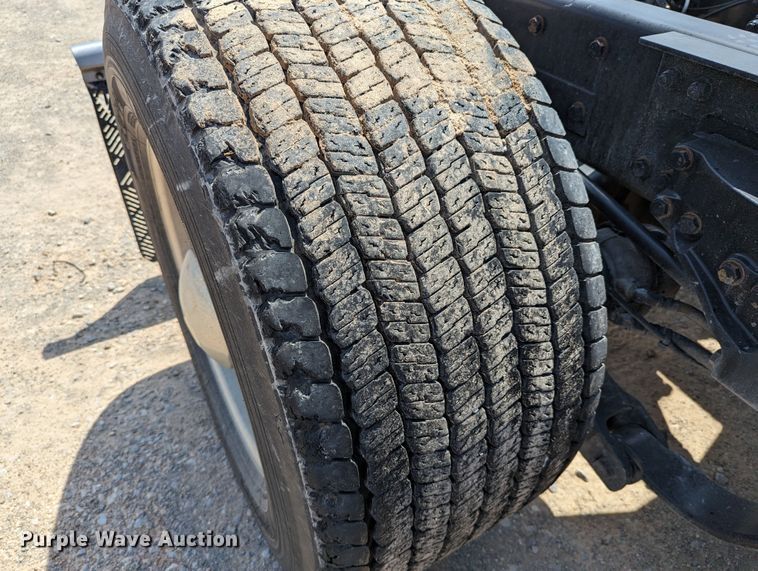 image for item MN9956 2019 Kenworth T680  semi truck