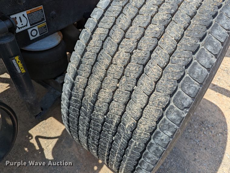 image for item MN9956 2019 Kenworth T680  semi truck