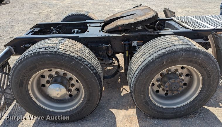 image for item MN9956 2019 Kenworth T680  semi truck