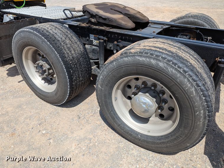 image for item MN9956 2019 Kenworth T680  semi truck