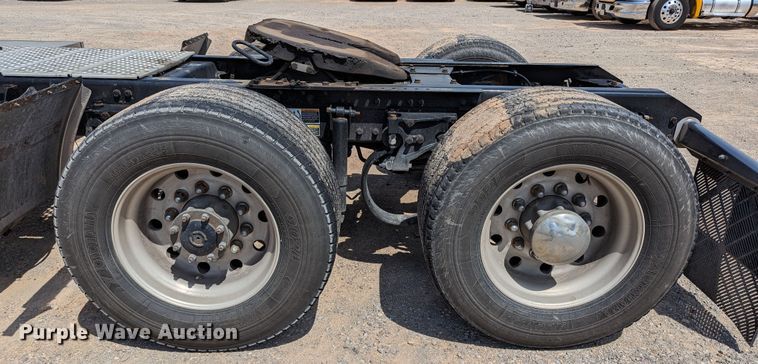 image for item MN9956 2019 Kenworth T680  semi truck