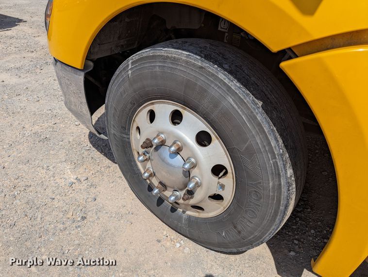 image for item MN9956 2019 Kenworth T680  semi truck