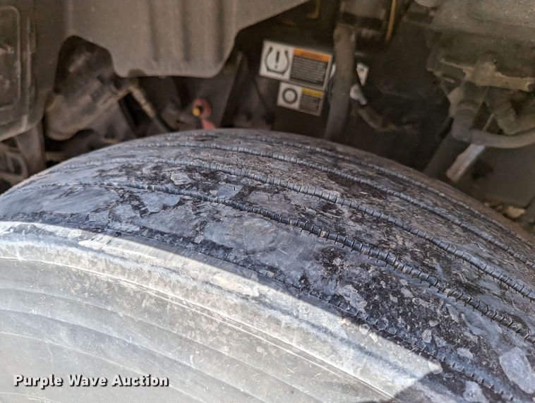 image for item MN9956 2019 Kenworth T680  semi truck