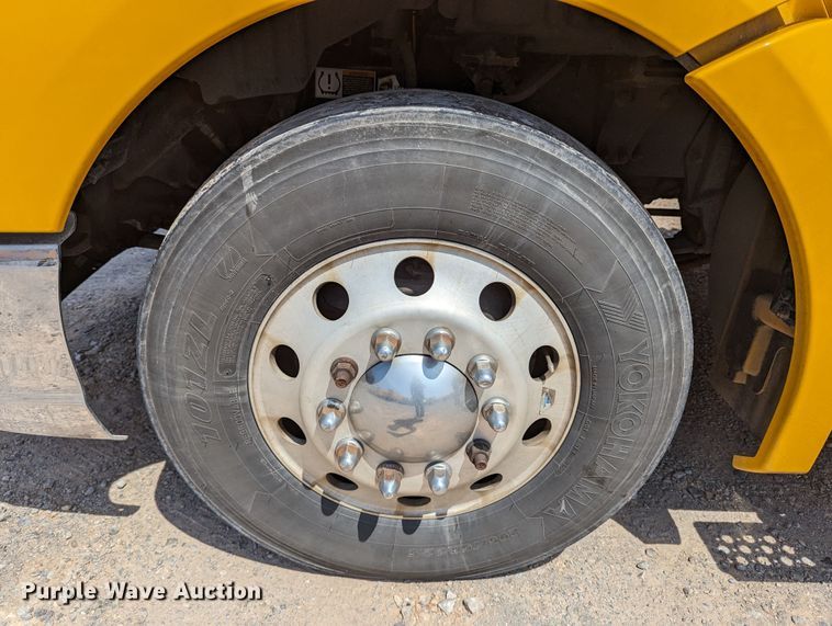 image for item MN9956 2019 Kenworth T680  semi truck