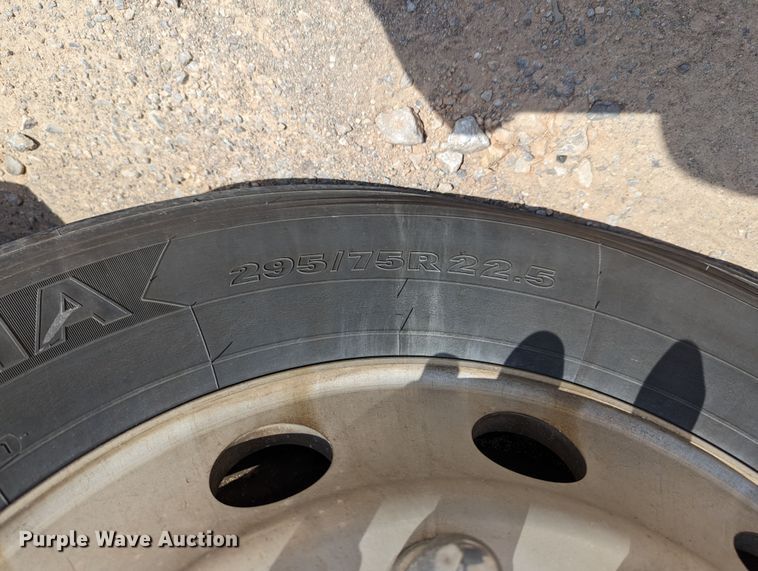 image for item MN9956 2019 Kenworth T680  semi truck