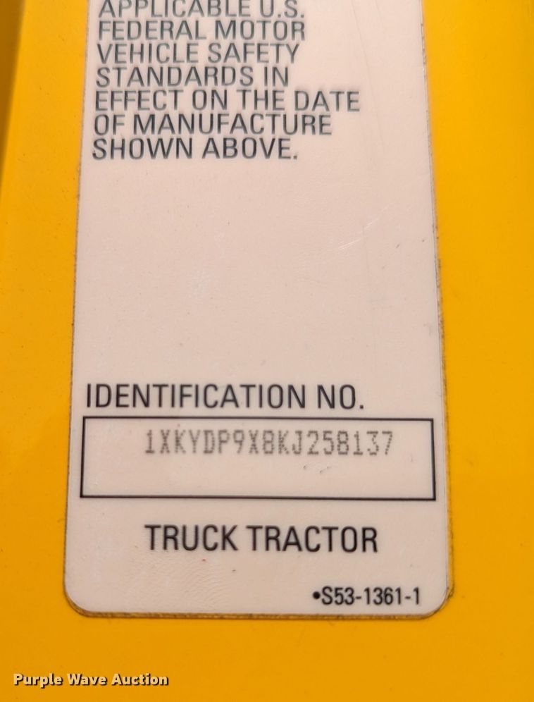 image for item MN9956 2019 Kenworth T680  semi truck