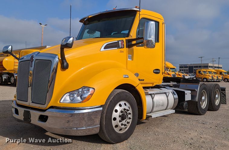 image for item MN9957 2019 Kenworth T680  semi truck