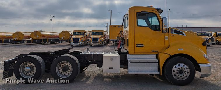 image for item MN9957 2019 Kenworth T680  semi truck