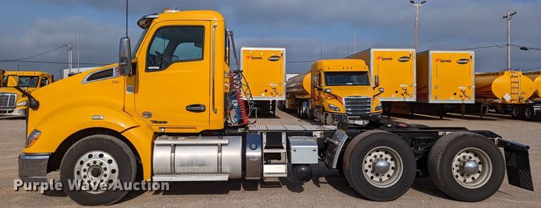 image for item MN9957 2019 Kenworth T680  semi truck