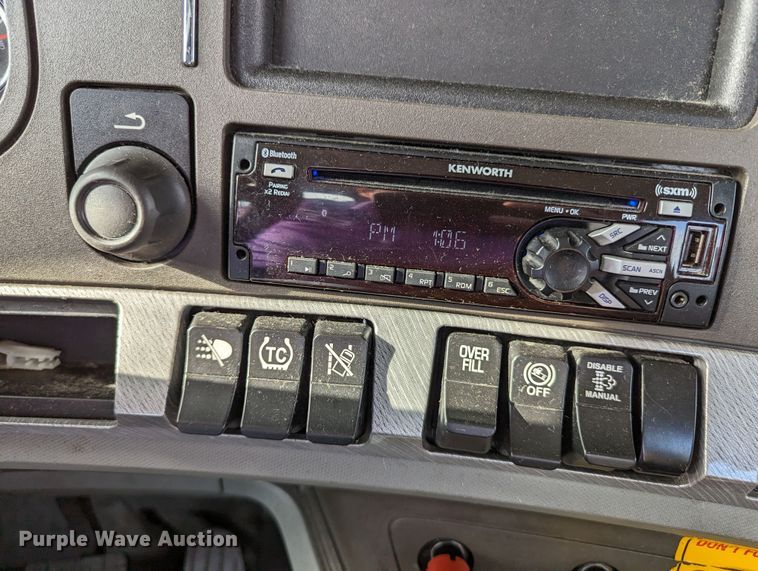 image for item MN9957 2019 Kenworth T680  semi truck