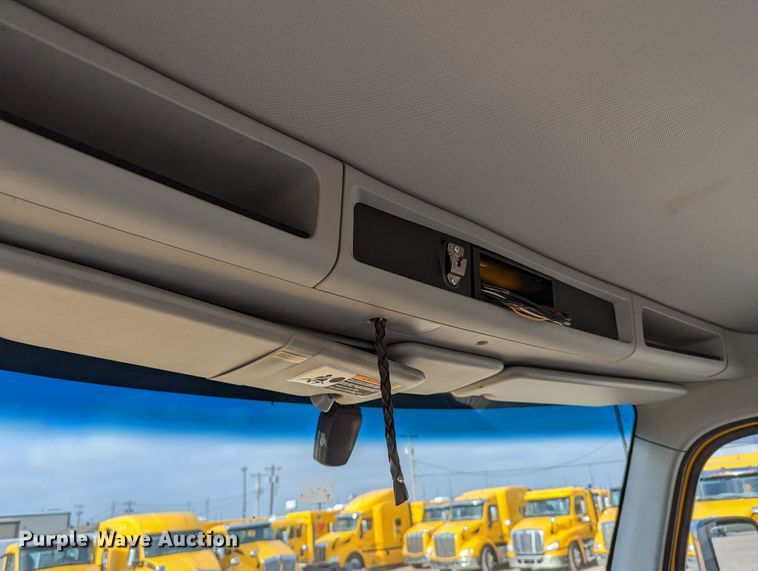 image for item MN9957 2019 Kenworth T680  semi truck