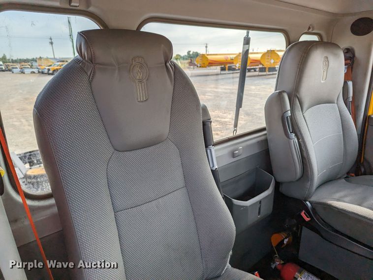 image for item MN9957 2019 Kenworth T680  semi truck