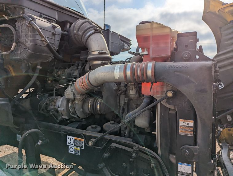 image for item MN9957 2019 Kenworth T680  semi truck