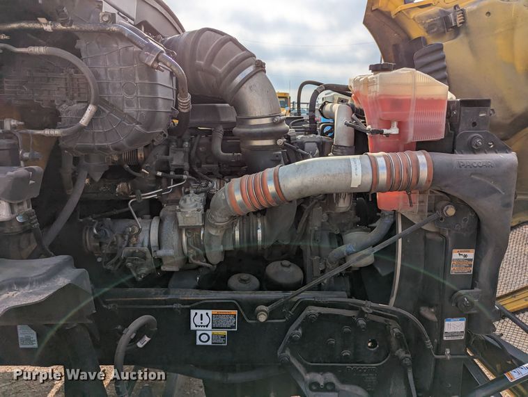 image for item MN9957 2019 Kenworth T680  semi truck